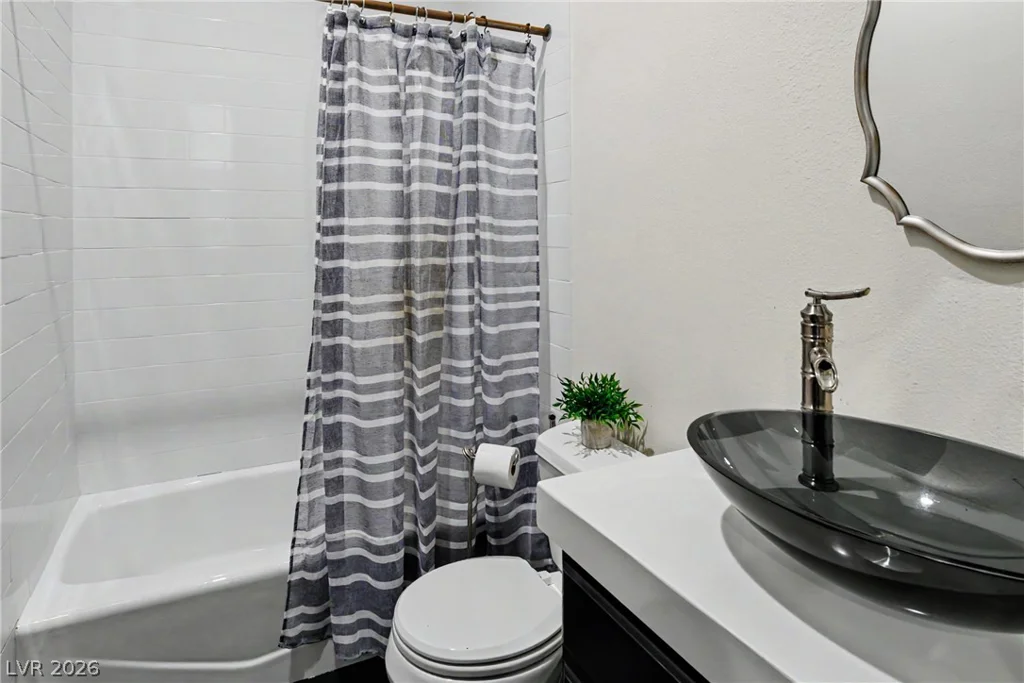 24 Panorama Crest, Las Vegas, NV 89135