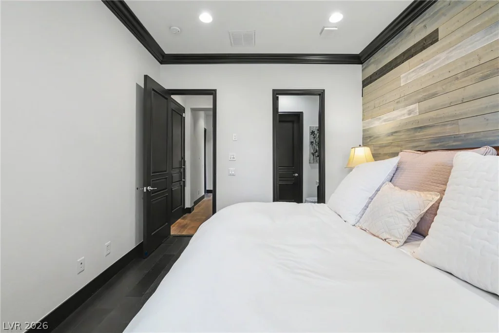 24 Panorama Crest, Las Vegas, NV 89135