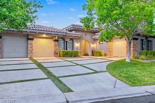 24 Panorama Crest, Las Vegas, NV 89135