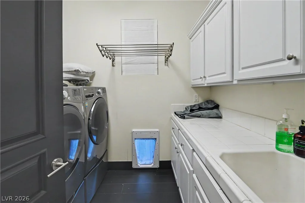24 Panorama Crest, Las Vegas, NV 89135