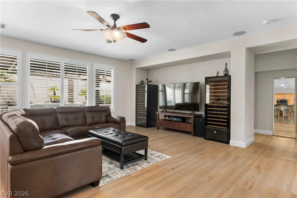 7591 Apache Cliff, Las Vegas, NV 89113