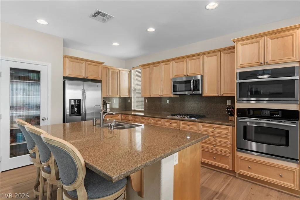 7591 Apache Cliff, Las Vegas, NV 89113