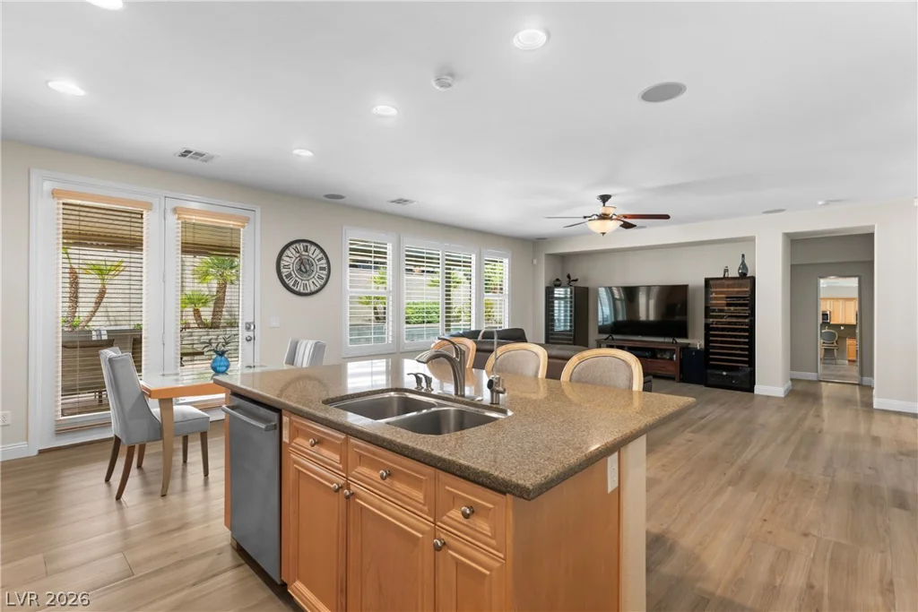 7591 Apache Cliff, Las Vegas, NV 89113