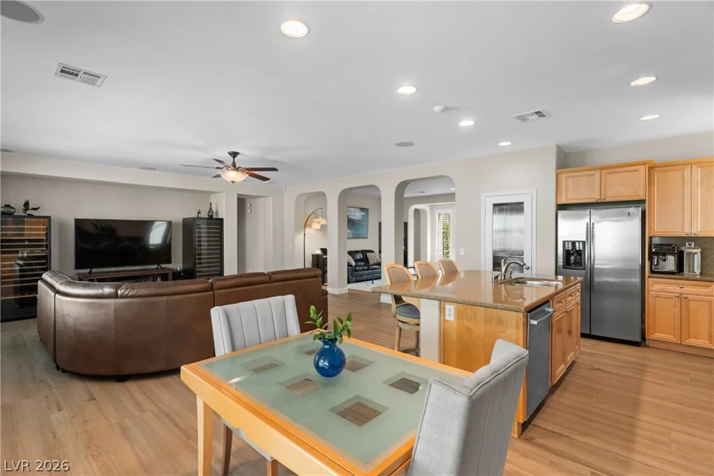 7591 Apache Cliff, Las Vegas, NV 89113