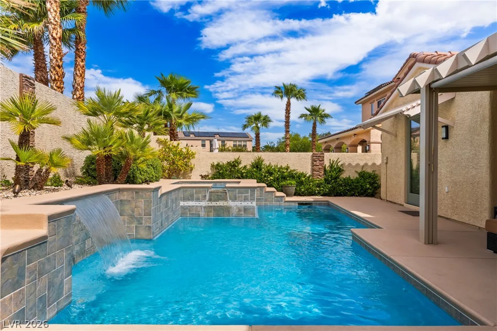7591 Apache Cliff, Las Vegas, NV 89113
