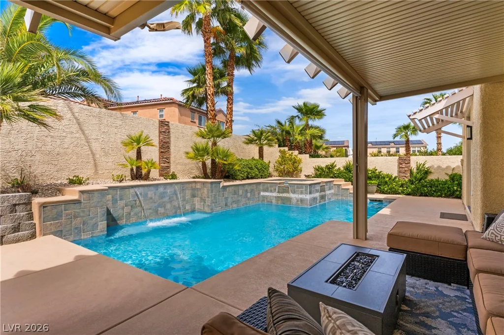 7591 Apache Cliff, Las Vegas, NV 89113