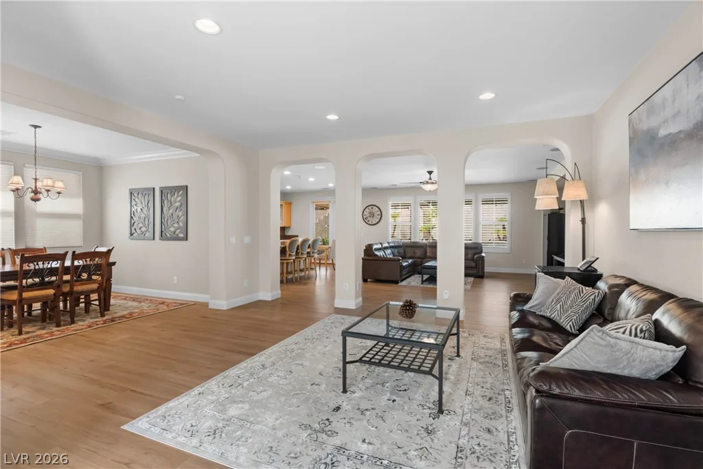 7591 Apache Cliff, Las Vegas, NV 89113