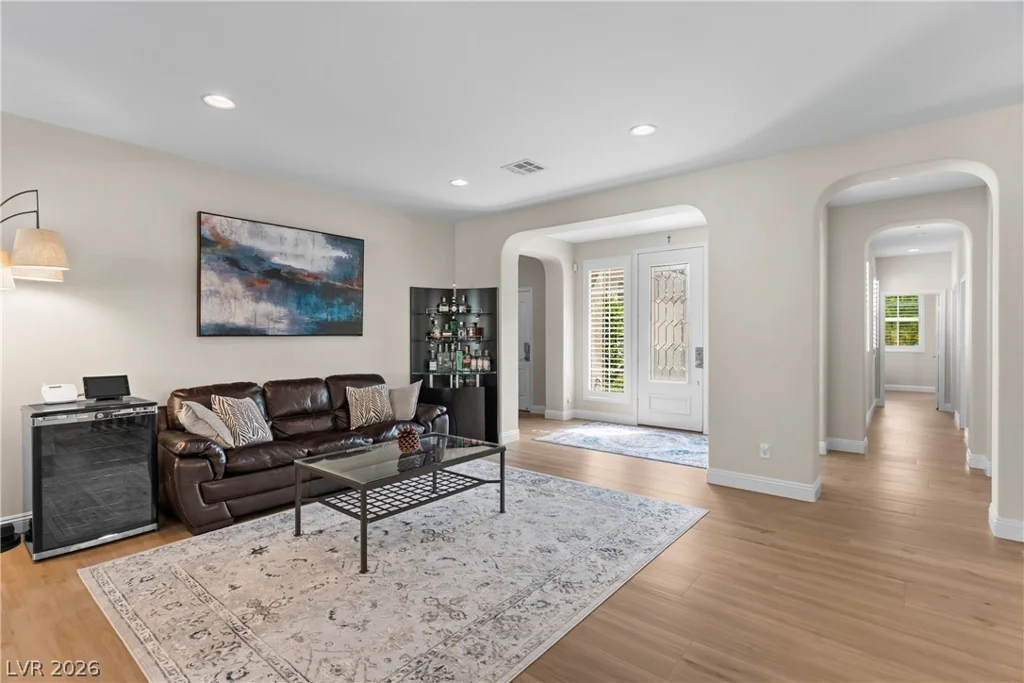 7591 Apache Cliff, Las Vegas, NV 89113