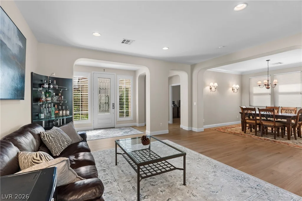 7591 Apache Cliff, Las Vegas, NV 89113