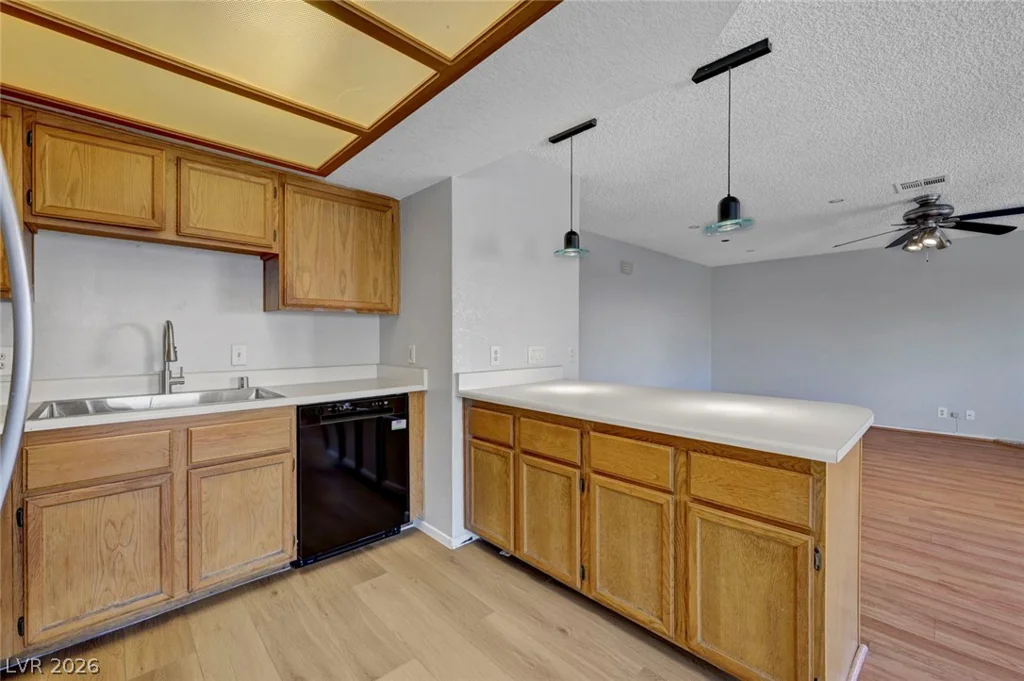 913 Falconhead, Las Vegas, NV 89128