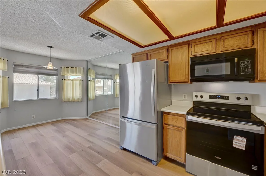 913 Falconhead, Las Vegas, NV 89128