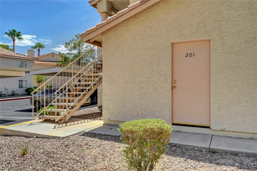 913 Falconhead, Las Vegas, NV 89128