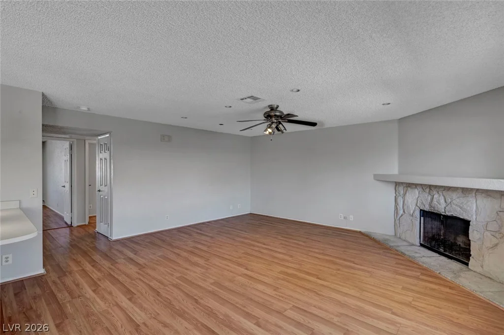 913 Falconhead, Las Vegas, NV 89128