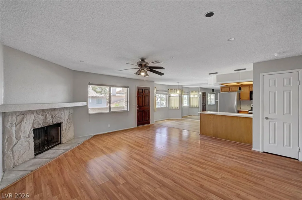 913 Falconhead, Las Vegas, NV 89128
