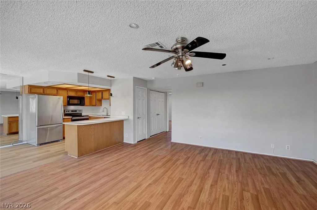 913 Falconhead, Las Vegas, NV 89128
