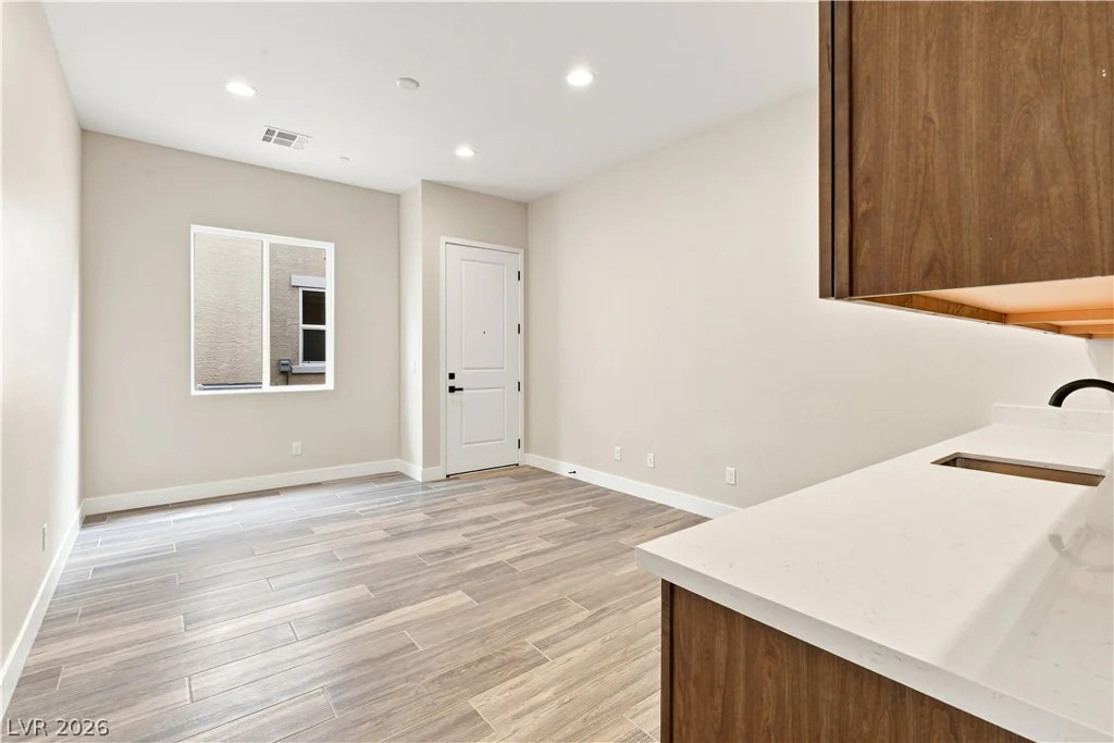 7662 Desert Bleu, Las Vegas, NV 89178