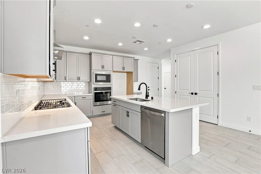 8231 Dwayne Frye, Las Vegas, NV 89148
