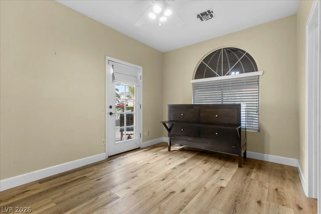 9510 Desert Crest, Las Vegas, NV 89129