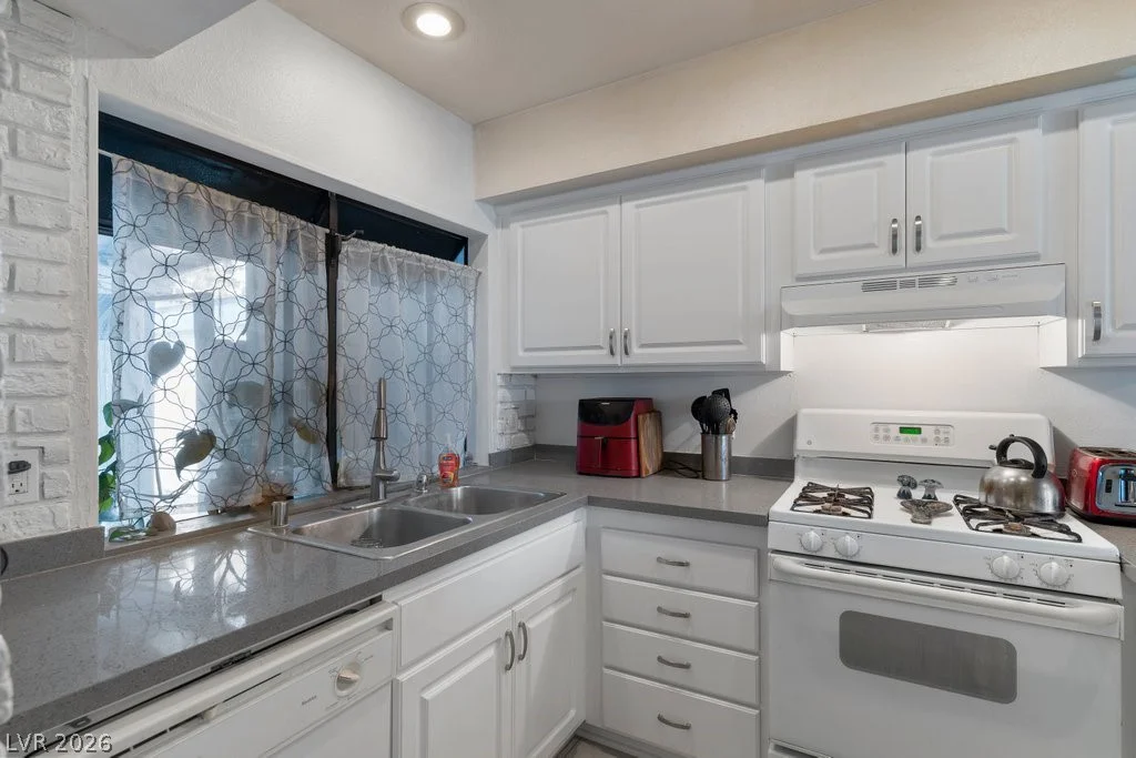 4060 Gold Coast, Las Vegas, NV 89121