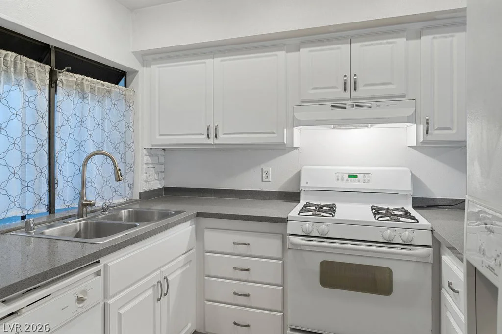 4060 Gold Coast, Las Vegas, NV 89121