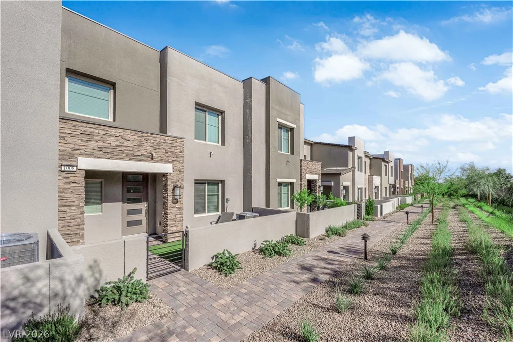 600 Carriage Hill, Las Vegas, NV 89138
