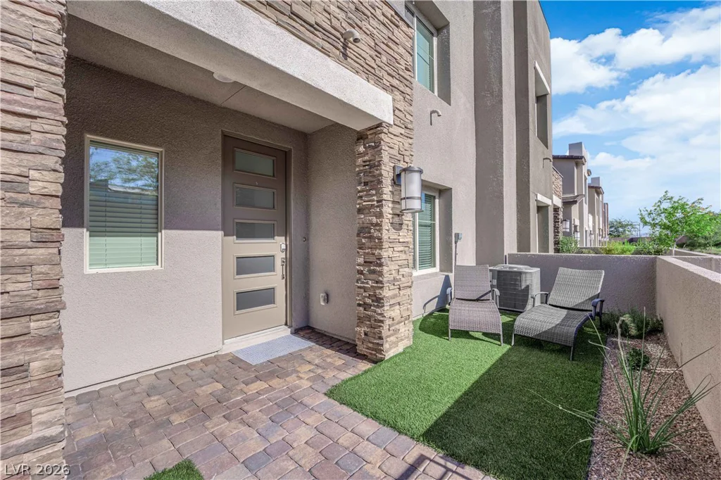 600 Carriage Hill, Las Vegas, NV 89138