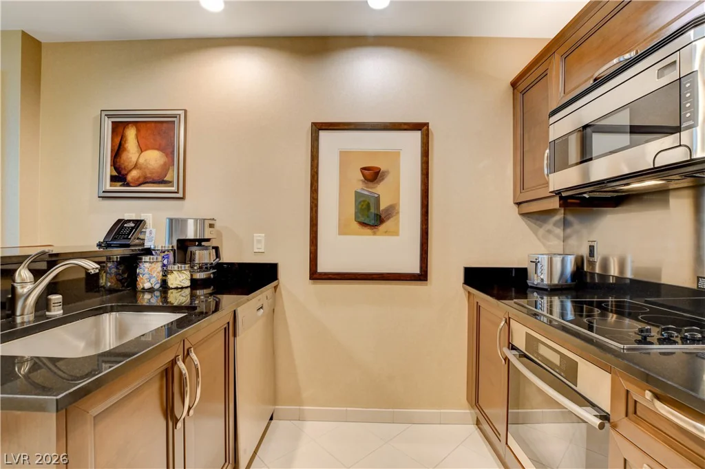 125 Harmon, Las Vegas, NV 89109