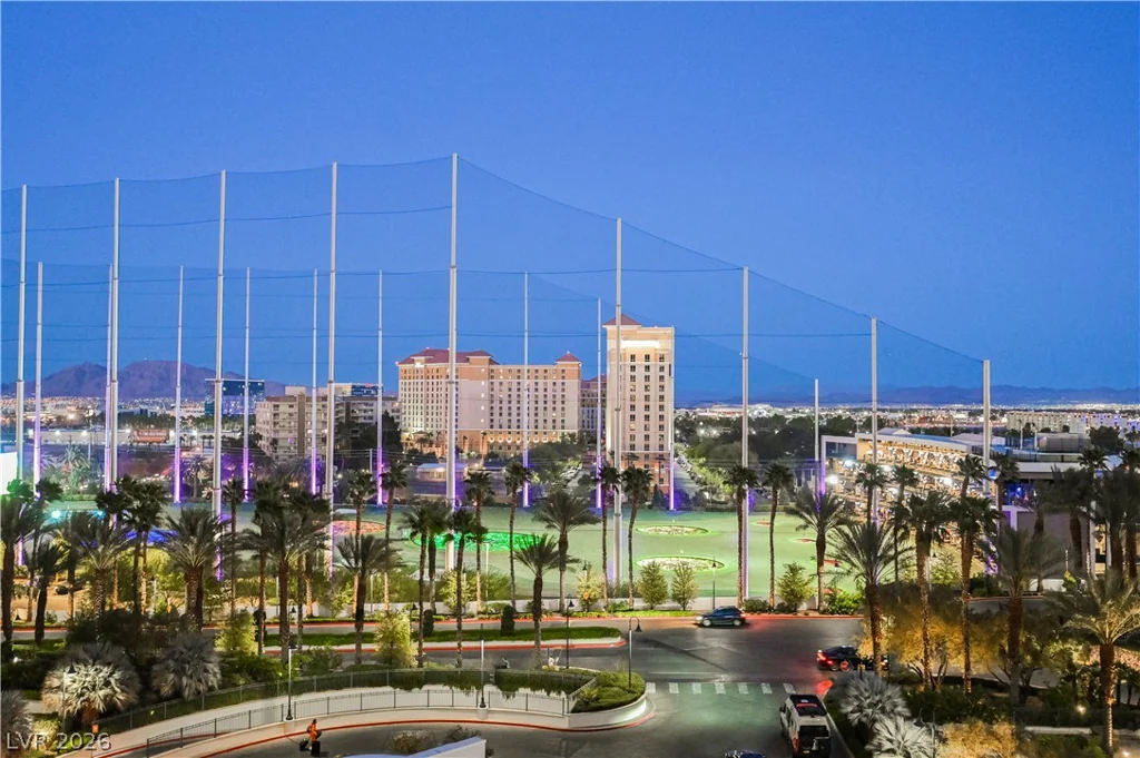 125 Harmon, Las Vegas, NV 89109