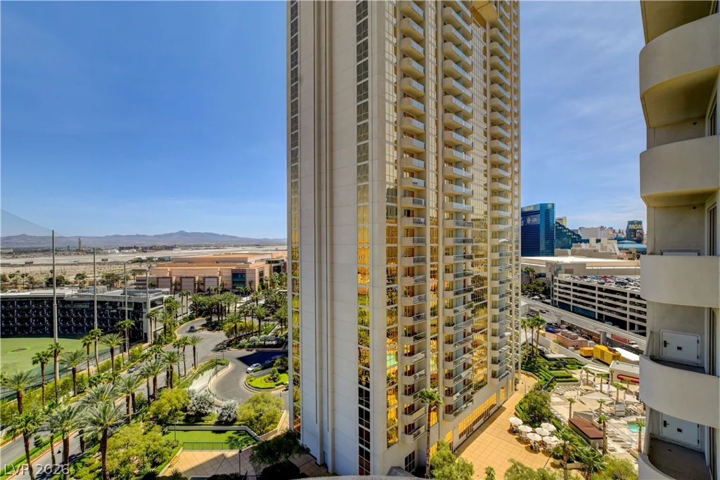 125 Harmon, Las Vegas, NV 89109