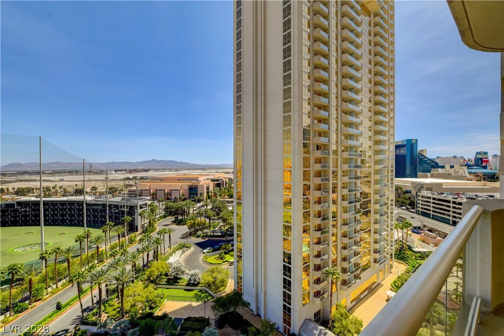 125 Harmon, Las Vegas, NV 89109
