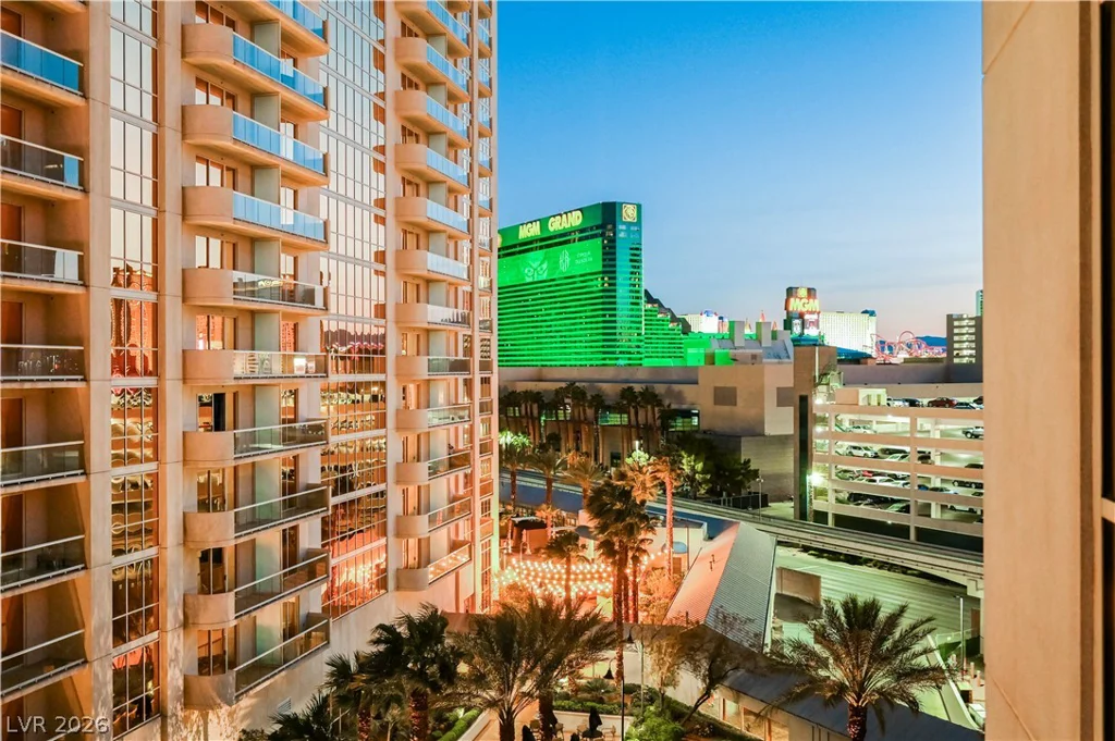 125 Harmon, Las Vegas, NV 89109