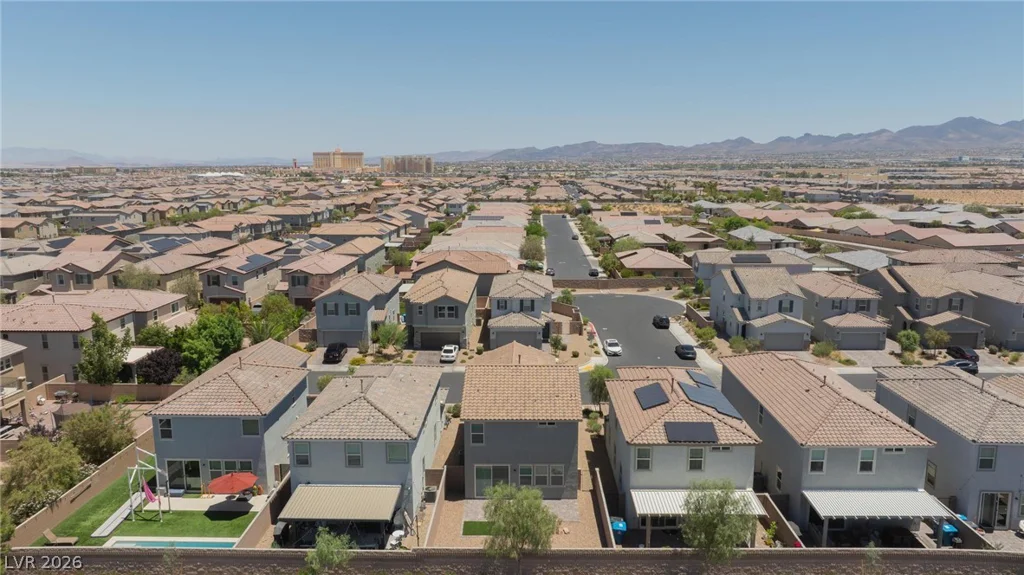 10167 Glowing Amber, Las Vegas, NV 89141