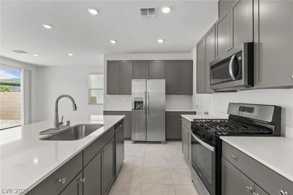 10167 Glowing Amber, Las Vegas, NV 89141