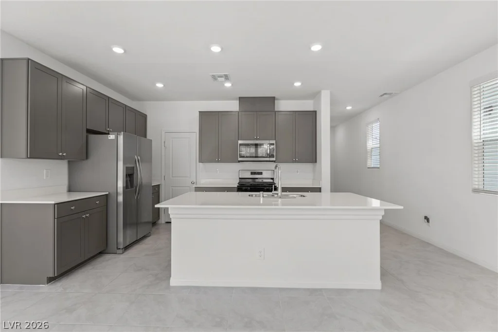 10167 Glowing Amber, Las Vegas, NV 89141