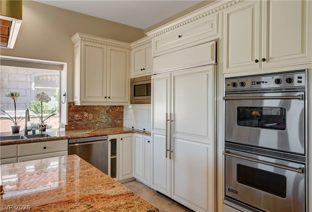 2 Camino Barcelona, Henderson, NV 89011