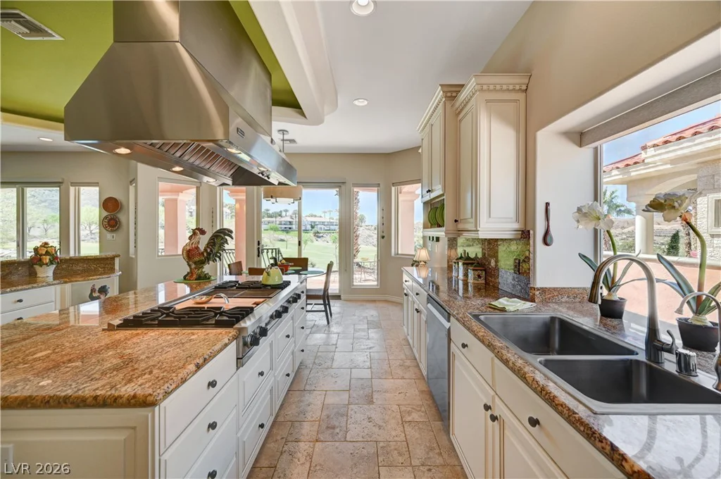 2 Camino Barcelona, Henderson, NV 89011