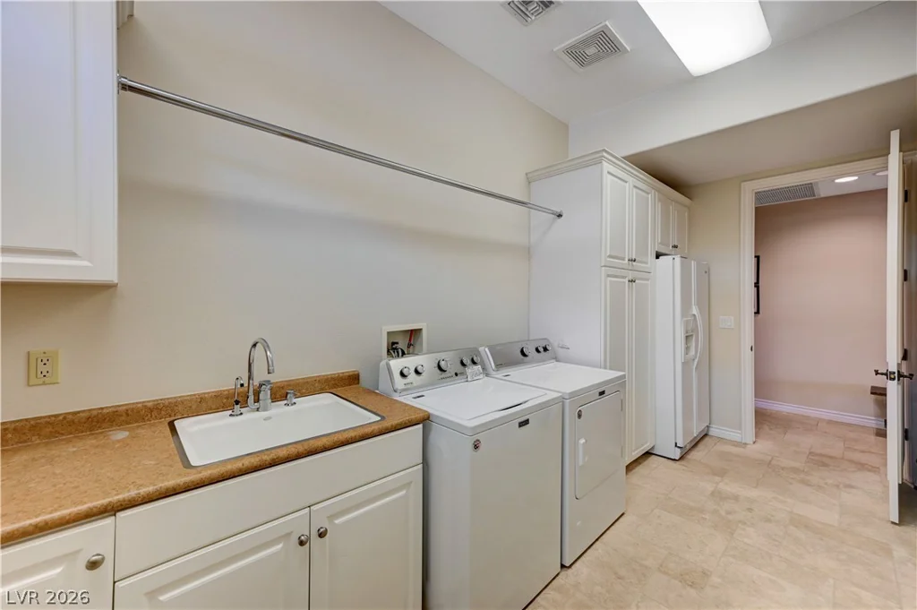 2 Camino Barcelona, Henderson, NV 89011