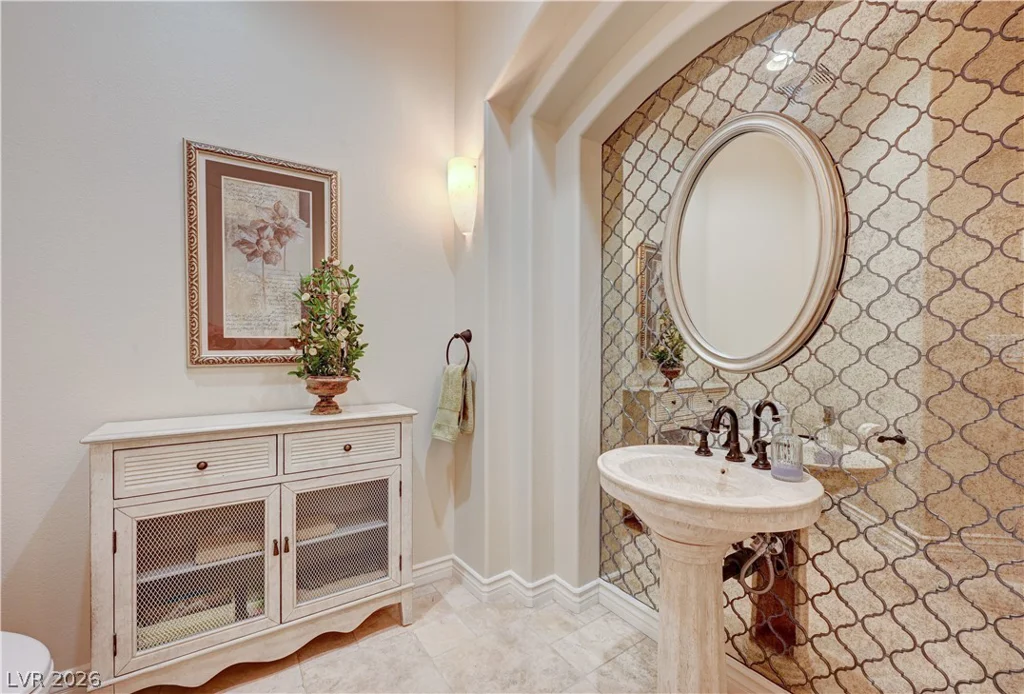 2 Camino Barcelona, Henderson, NV 89011