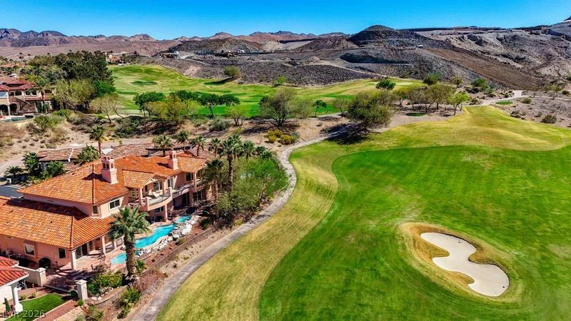 2 Camino Barcelona, Henderson, NV 89011