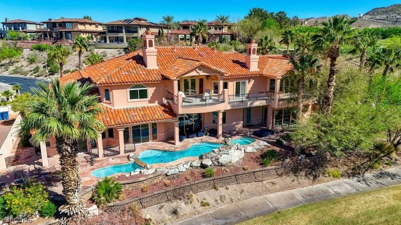 2 Camino Barcelona, Henderson, NV 89011