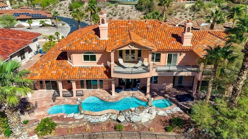 2 Camino Barcelona, Henderson, NV 89011