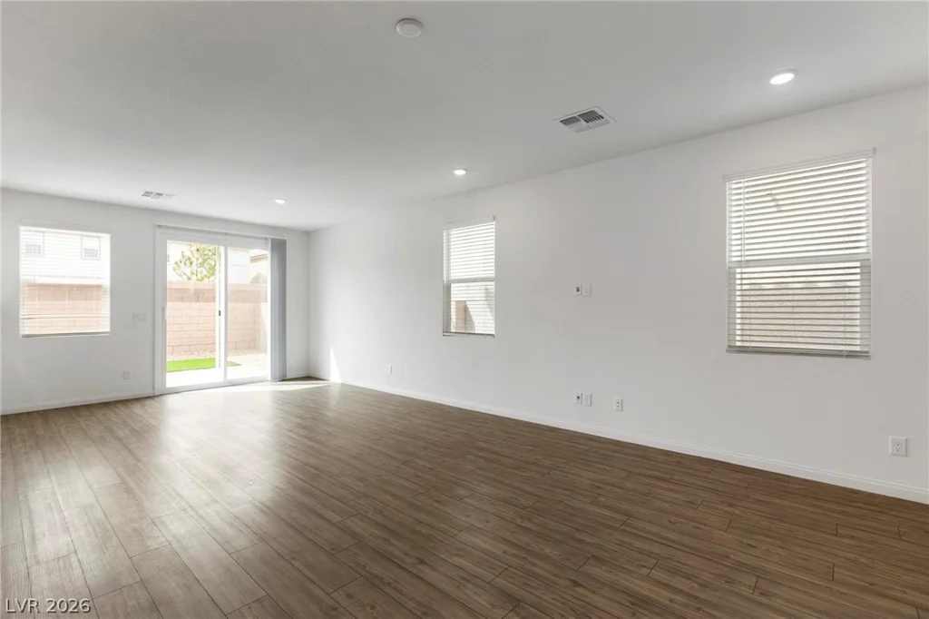 10183 Glowing Amber, Las Vegas, NV 89141