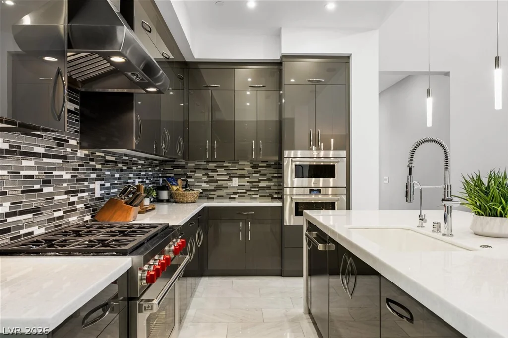 11 Hawkeye, Las Vegas, NV 89135