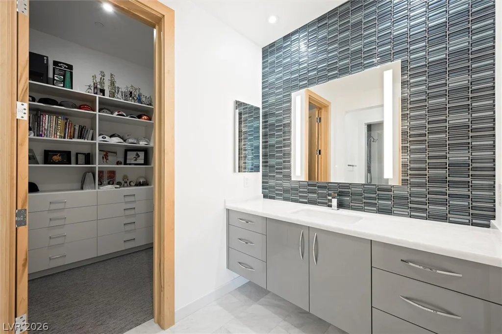 11 Hawkeye, Las Vegas, NV 89135