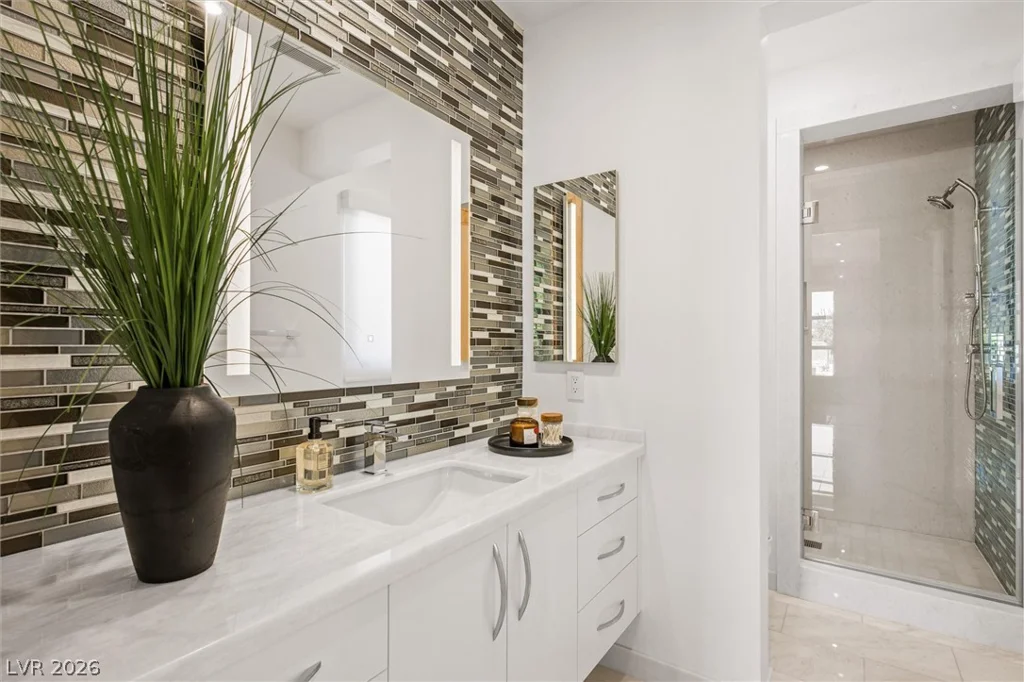 11 Hawkeye, Las Vegas, NV 89135