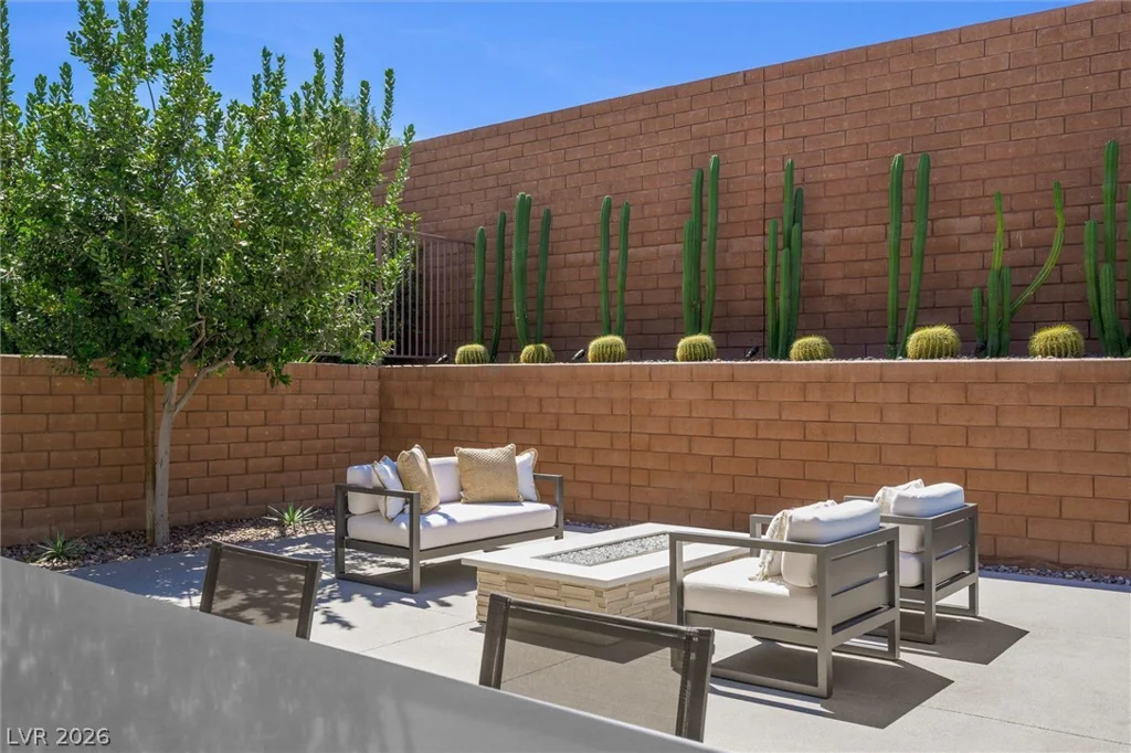 11 Hawkeye, Las Vegas, NV 89135