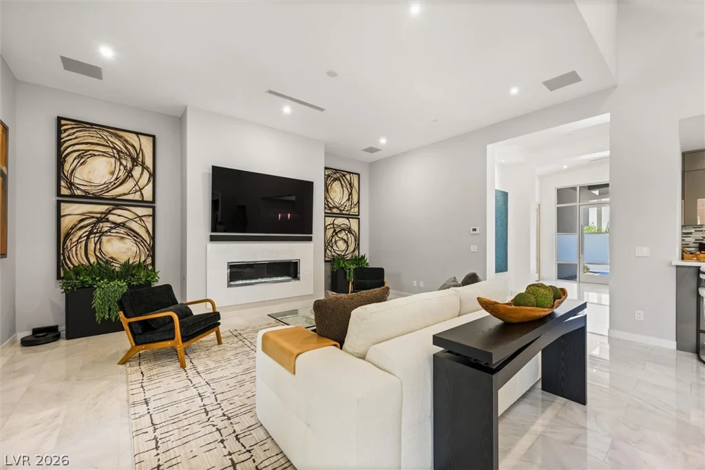 11 Hawkeye, Las Vegas, NV 89135