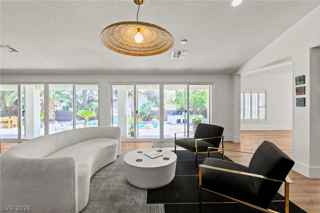 7350 Obannon, Las Vegas, NV 89117