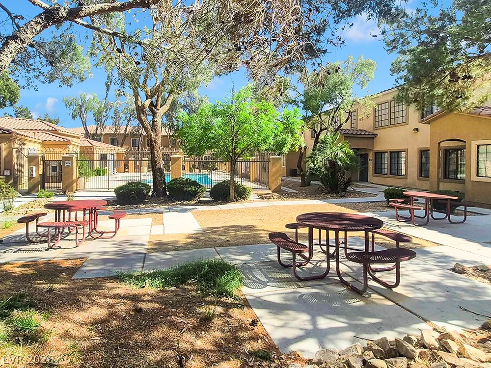 2111 Hussium Hills, Las Vegas, NV 89108