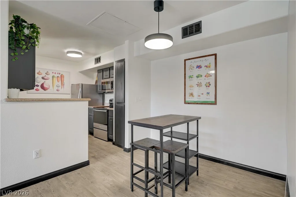 8000 Badura, Las Vegas, NV 89113